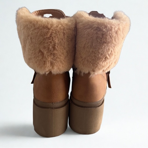 Women's Fur-Lined Lace-Up Boots Size 7.5 Brown, tan - Picture 4 of 7